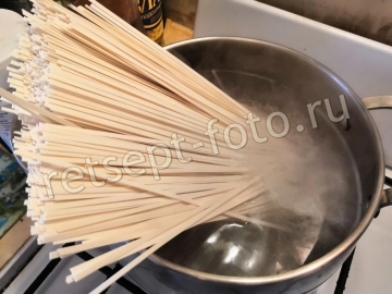 Лапша удон с морепродуктами и овощами