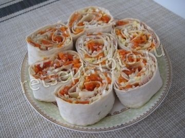 Лаваш с печенью трески и морковью