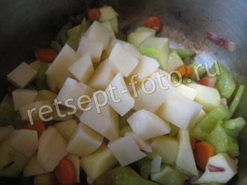 Легкий суп с кабачками и яйцом