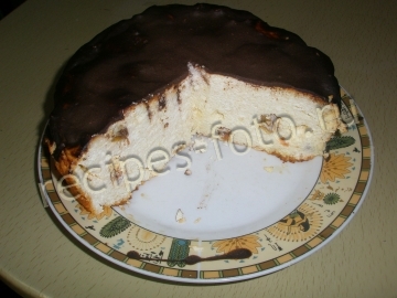 Лимонный сырник с изюмом и глазурью