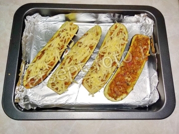 Лодочки из баклажан с грибами и сыром