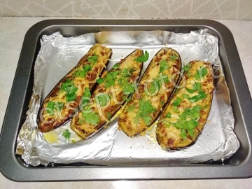 Лодочки из баклажан с грибами и сыром