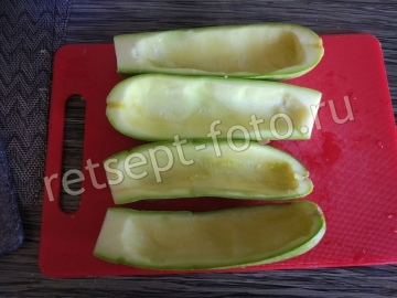 Лодочки из кабачков фаршированные курицей и грибами
