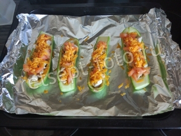 Лодочки из кабачков фаршированные курицей и грибами