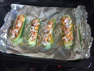 Лодочки из кабачков фаршированные курицей и грибами