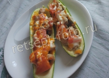 Лодочки из кабачков фаршированные курицей и грибами