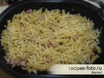 Макаронная запеканка с колбасой и сыром в духовке