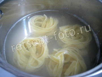 Макароны гнезда с грибами и сыром