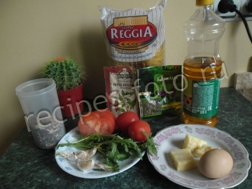 Макароны с яйцом и помидорами