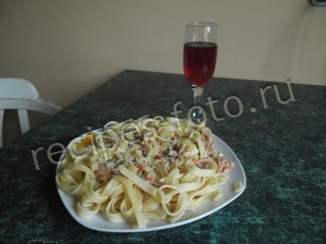 Макароны с яйцом и помидорами