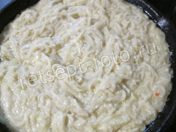 Макароны с яйцом и сыром на сковороде