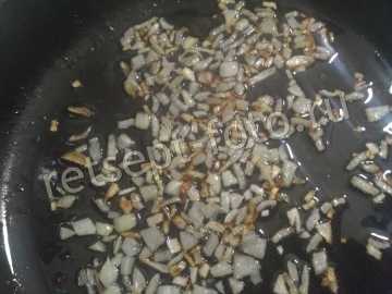 Макароны в горшочках с грибами и сыром