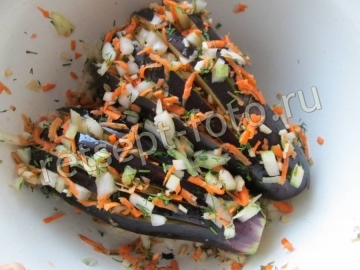 Маринованные баклажаны с чесноком и морковью