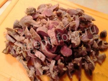 Маринованные куриные желудки с луком