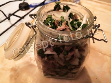 Маринованные куриные желудки с луком