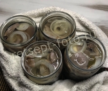 Маринованные рядовки с луком и корицей