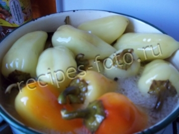 Маринованный болгарский перец в масле целиком