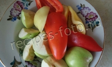 Маринованный перец с яблоками на зиму