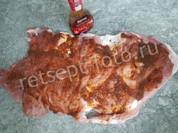 Мясной рулет с начинкой