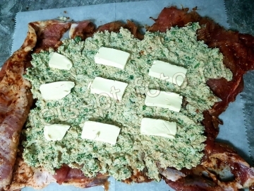 Мясной рулет с начинкой