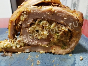 Мясной рулет с начинкой