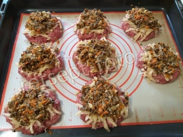 Мясные стожки с грибами и картошкой