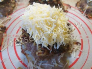 Мясные стожки с грибами и картошкой