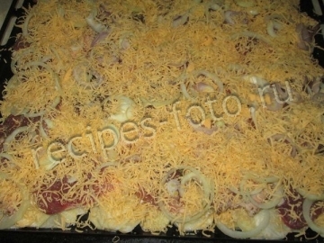 Мясо по-французски с картошкой и сыром без грибов