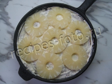 Мясо с ананасами в духовке