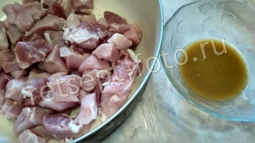 Мясо со свекольным соусом