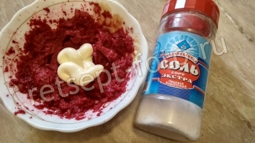 Мясо со свекольным соусом