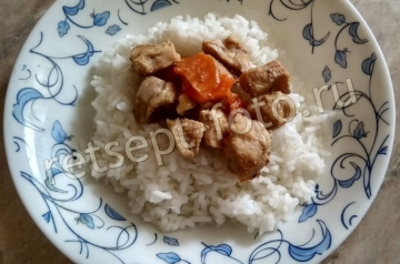 Мясо со свекольным соусом