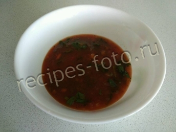 Мясо тушеное с помидорами и луком