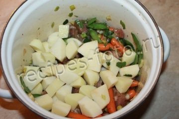Мясо в соевом соусе с овощами запеченное в духовке в рукаве