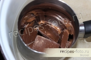 Молочный безалкогольный коктейль с бананом и шоколадом без блендера
