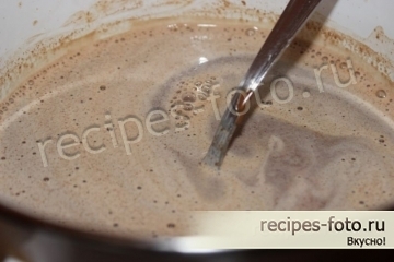 Молочный безалкогольный коктейль с бананом и шоколадом без блендера