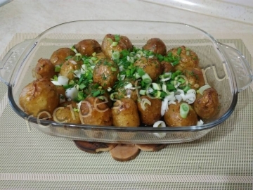 Молодая картошка с чесноком и укропом