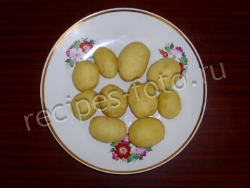 Молодой картофель с укропом и чесноком