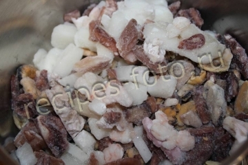 Морепродукты в сливочно-томатном соусе