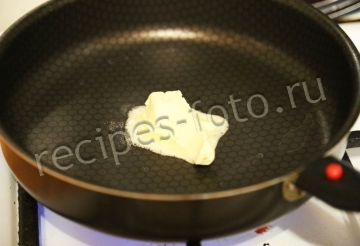 Морской окунь на сковороде тушеный с овощами