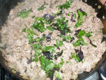 Мусака по-гречески с баклажанами и картофелем под соусом бешамель