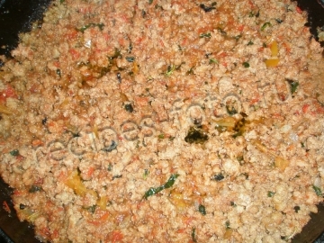 Мусака по-гречески с баклажанами и картофелем под соусом бешамель