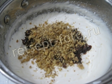 Муссовый торт с черносливом и орехами