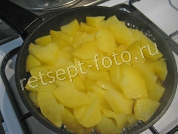 Муссовый торт с яблоками и карамельным муссом