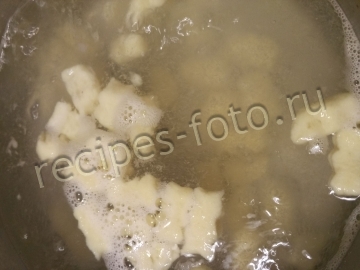Ньокки в сливочном соусе с грибами и овощами в горшочках