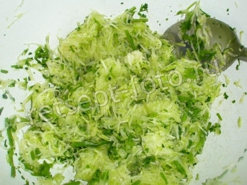 Низкокалорийные оладьи из кабачка и курицы