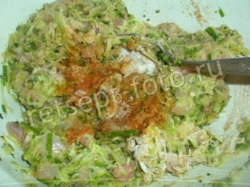 Низкокалорийные оладьи из кабачка и курицы