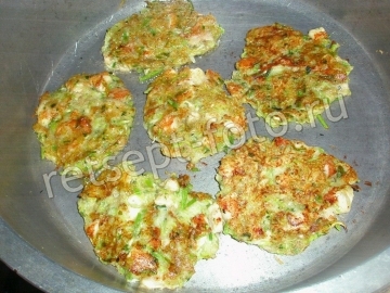 Низкокалорийные оладьи из кабачка и курицы