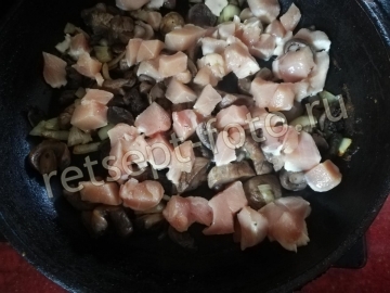 Низкокалорийный пирог с курицей и грибами