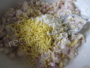 Новогодний салат "Дед мороз" с кальмарами